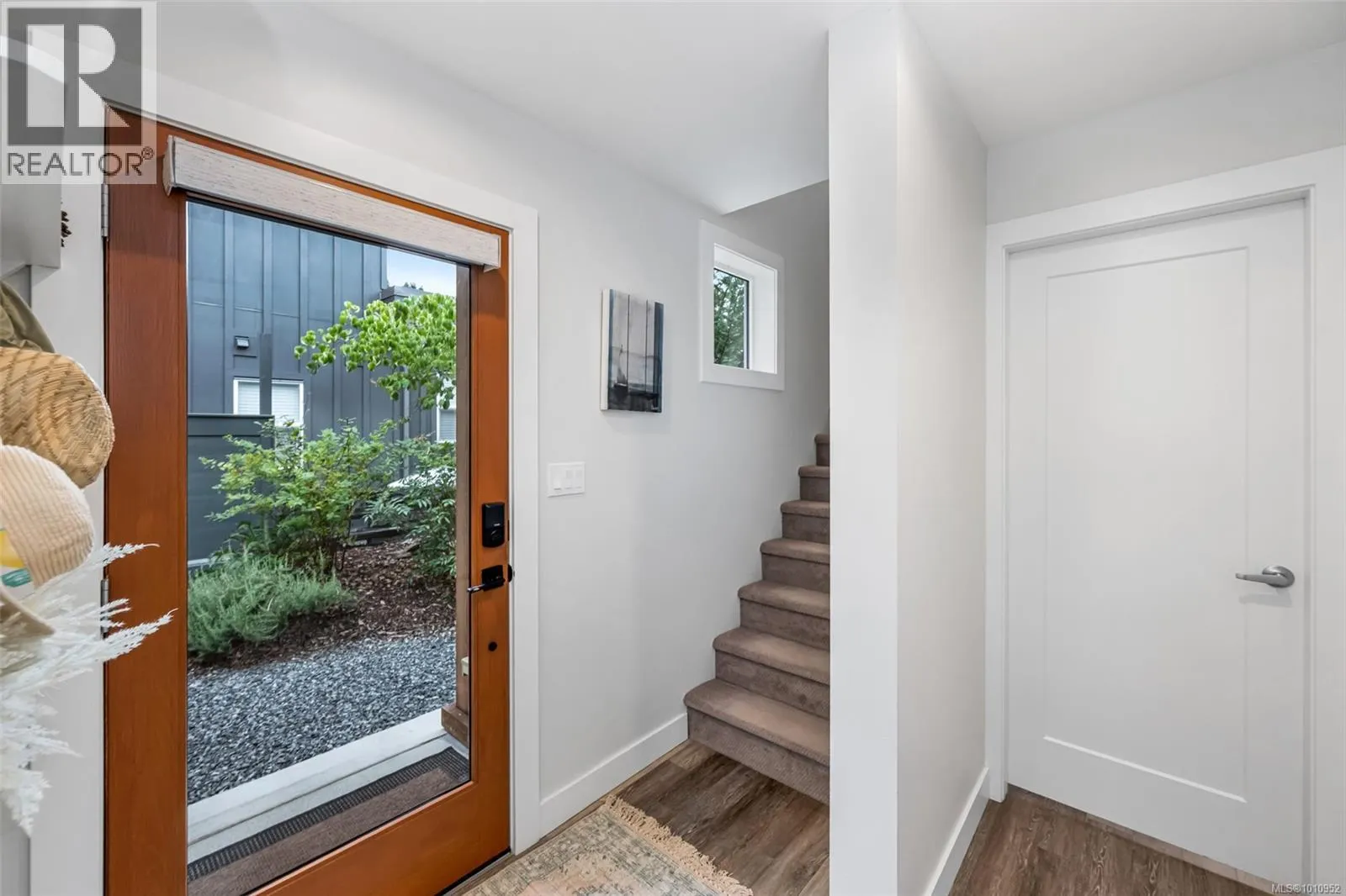 7333 Lakefront Pl