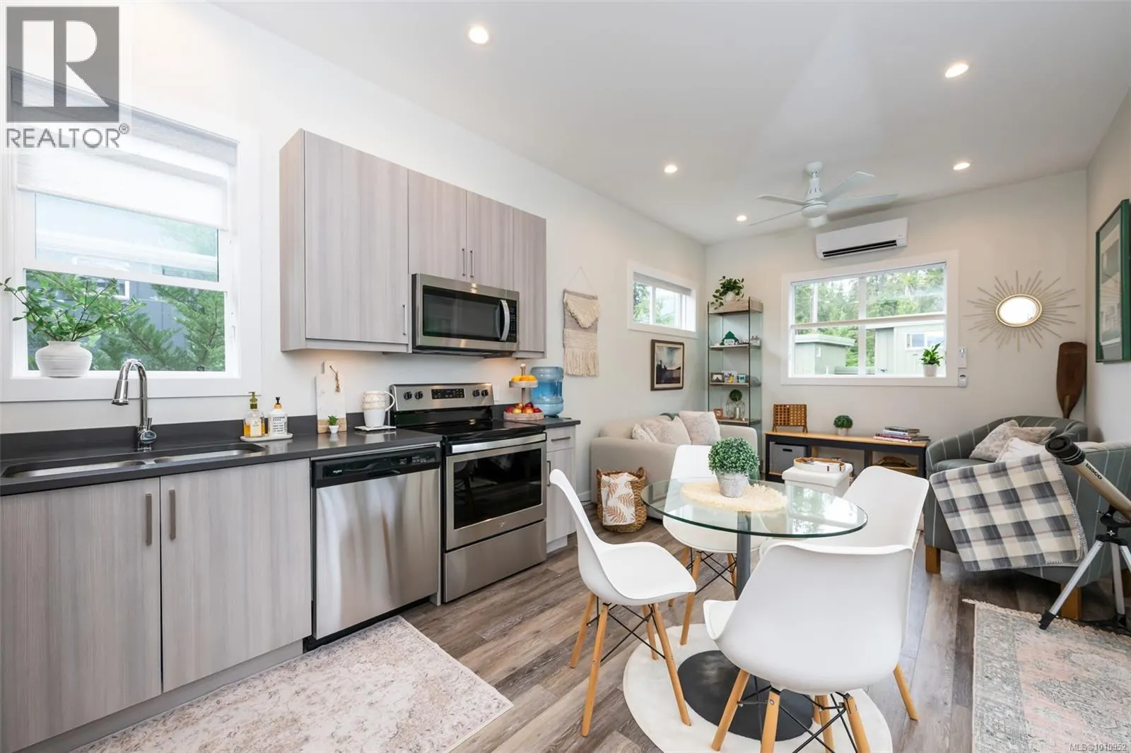 7333 Lakefront Pl