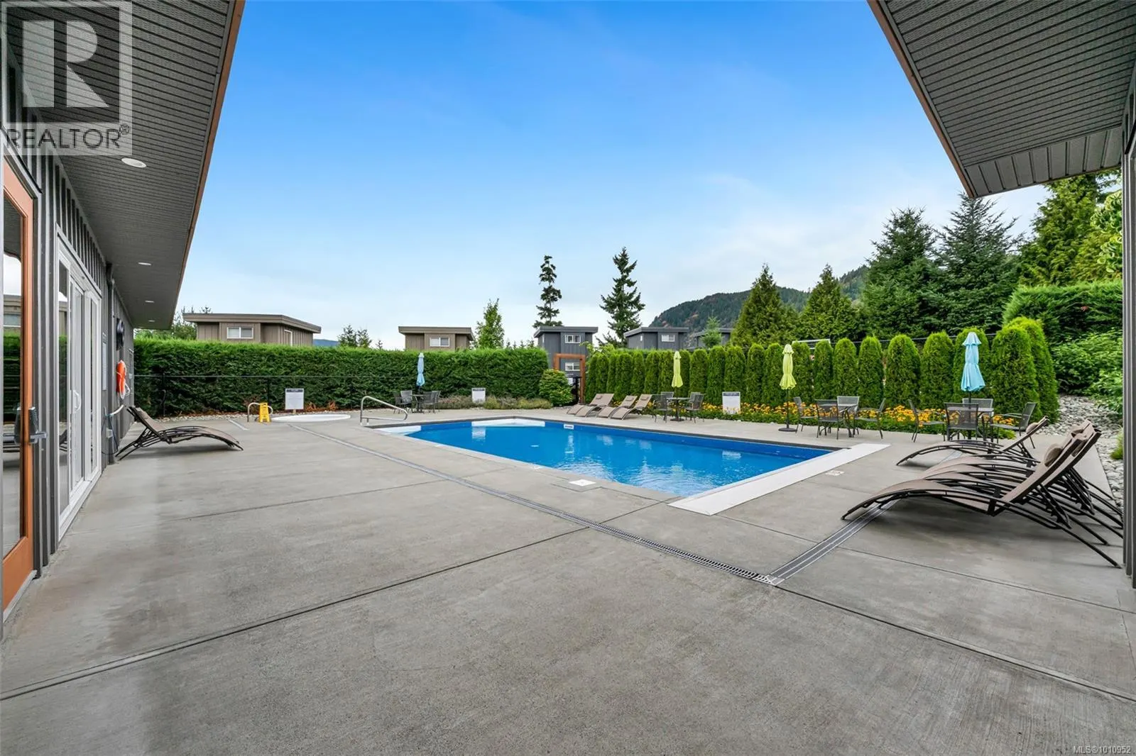 7333 Lakefront Pl