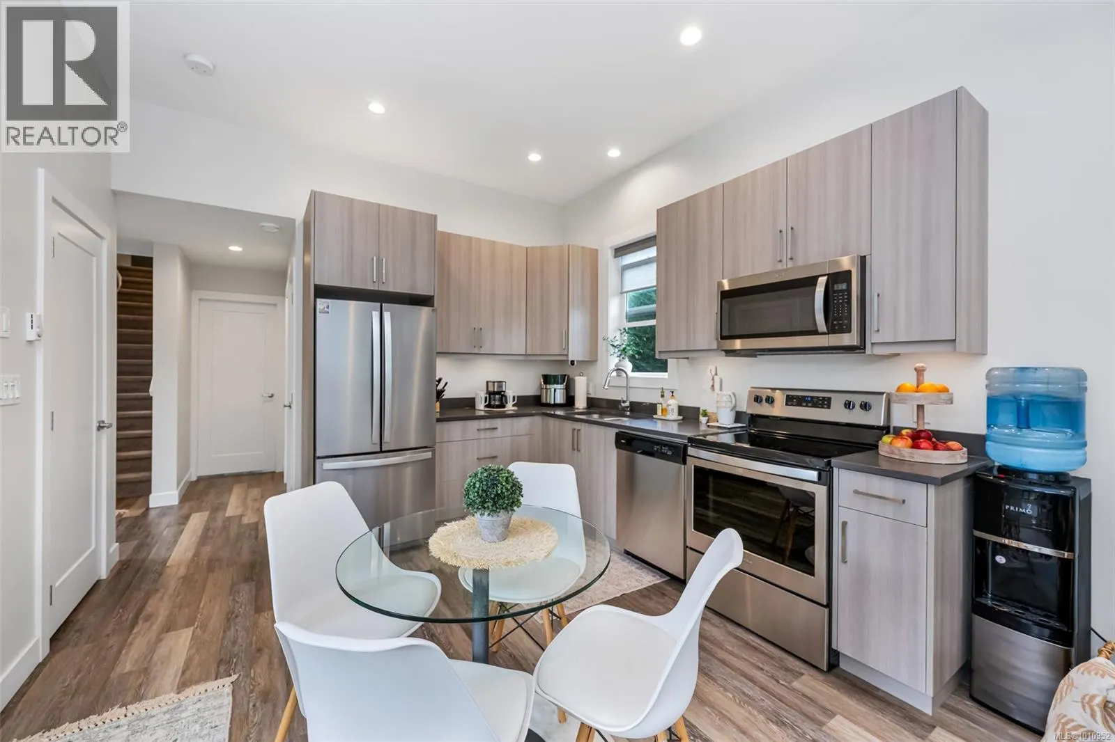 7333 Lakefront Pl