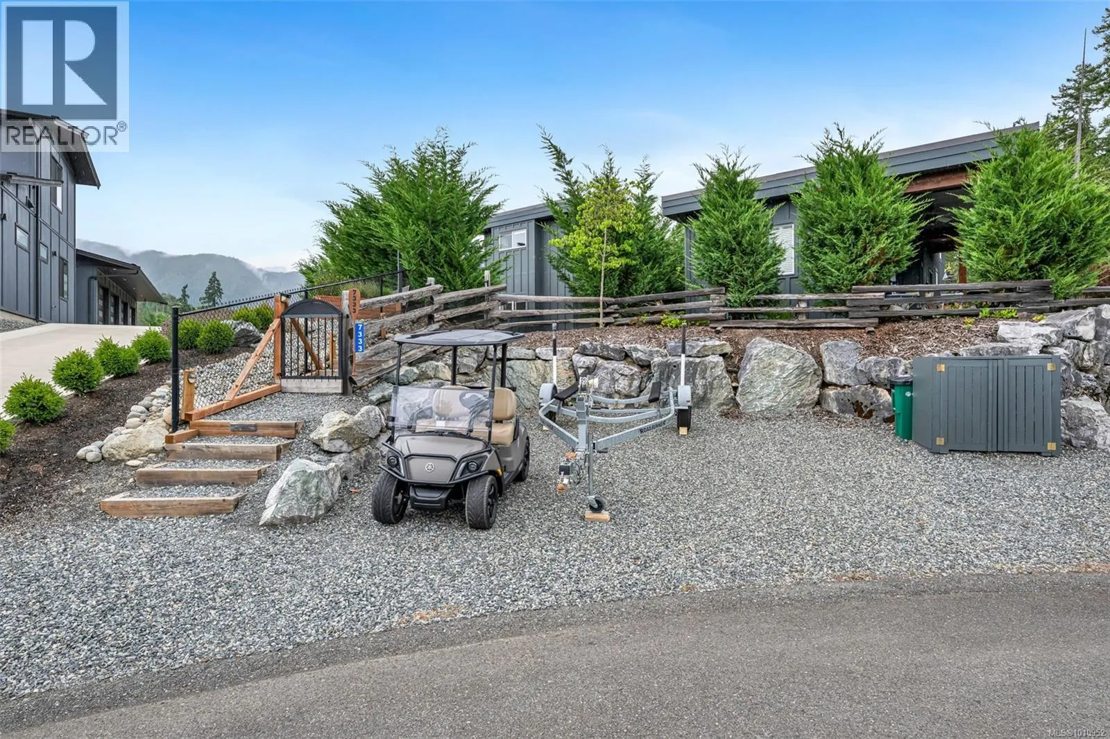 7333 Lakefront Pl