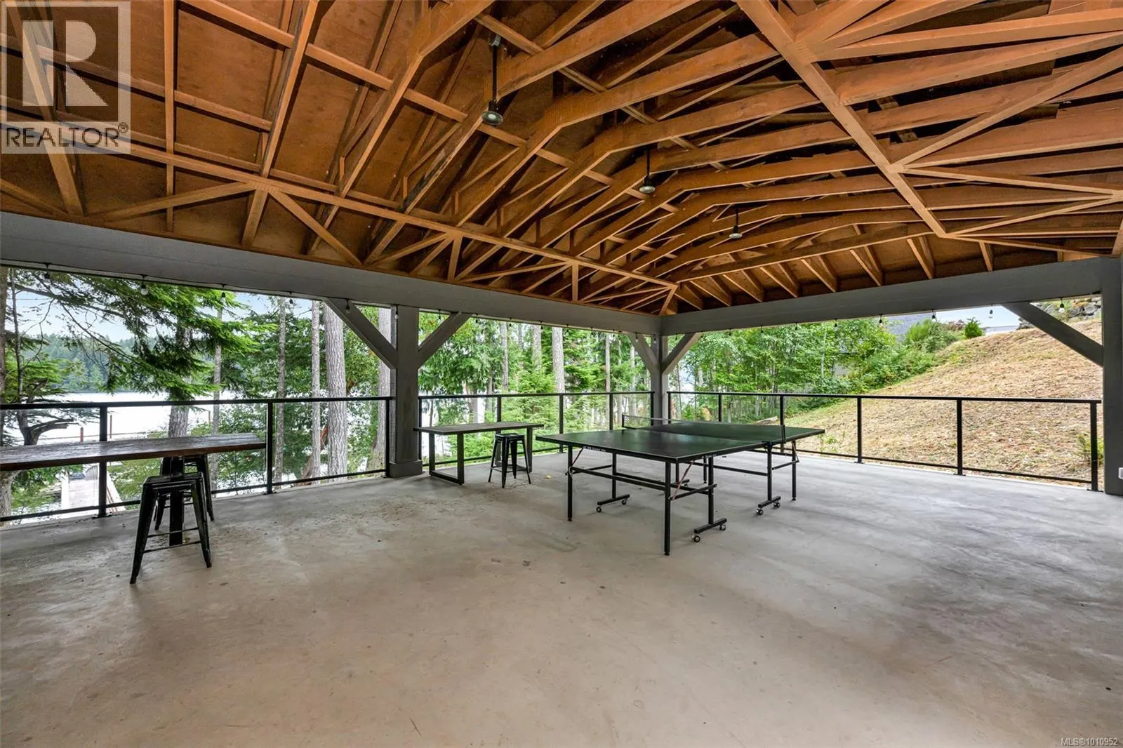 7333 Lakefront Pl