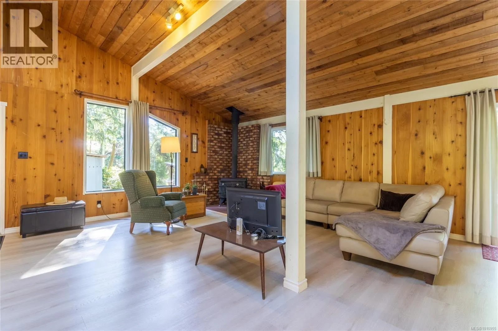 2703 Brigadoon Cres