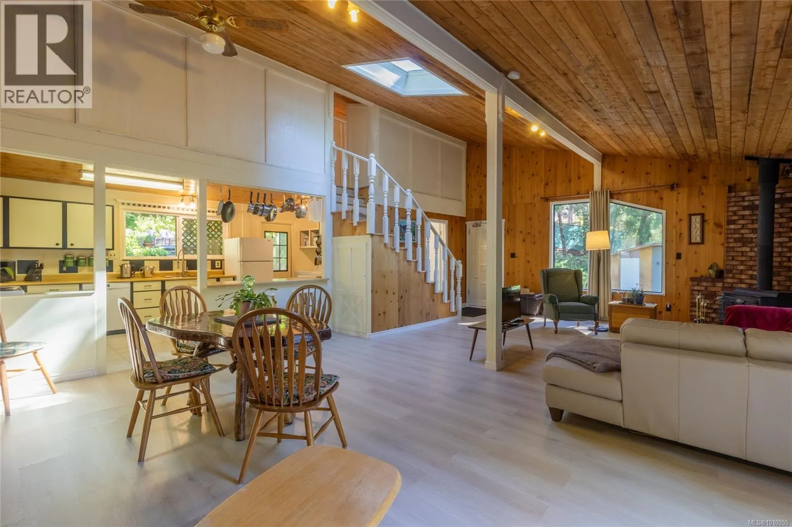 2703 Brigadoon Cres