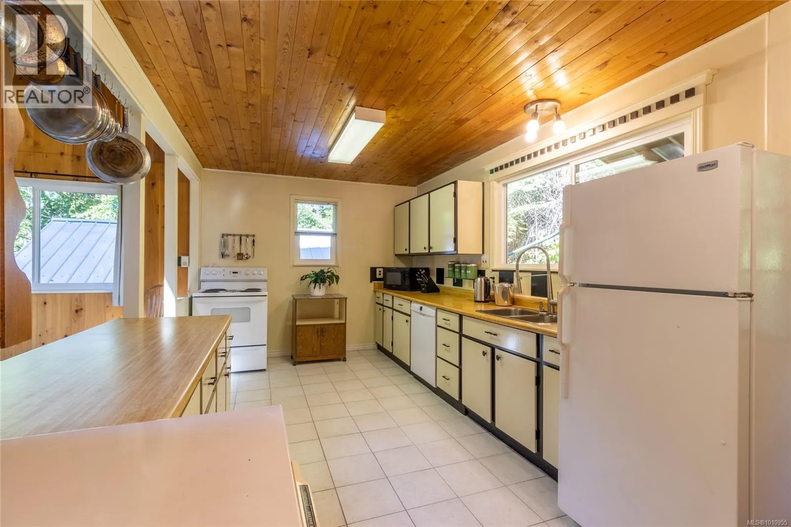 2703 Brigadoon Cres