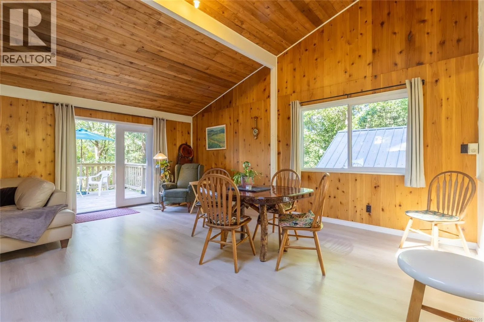 2703 Brigadoon Cres