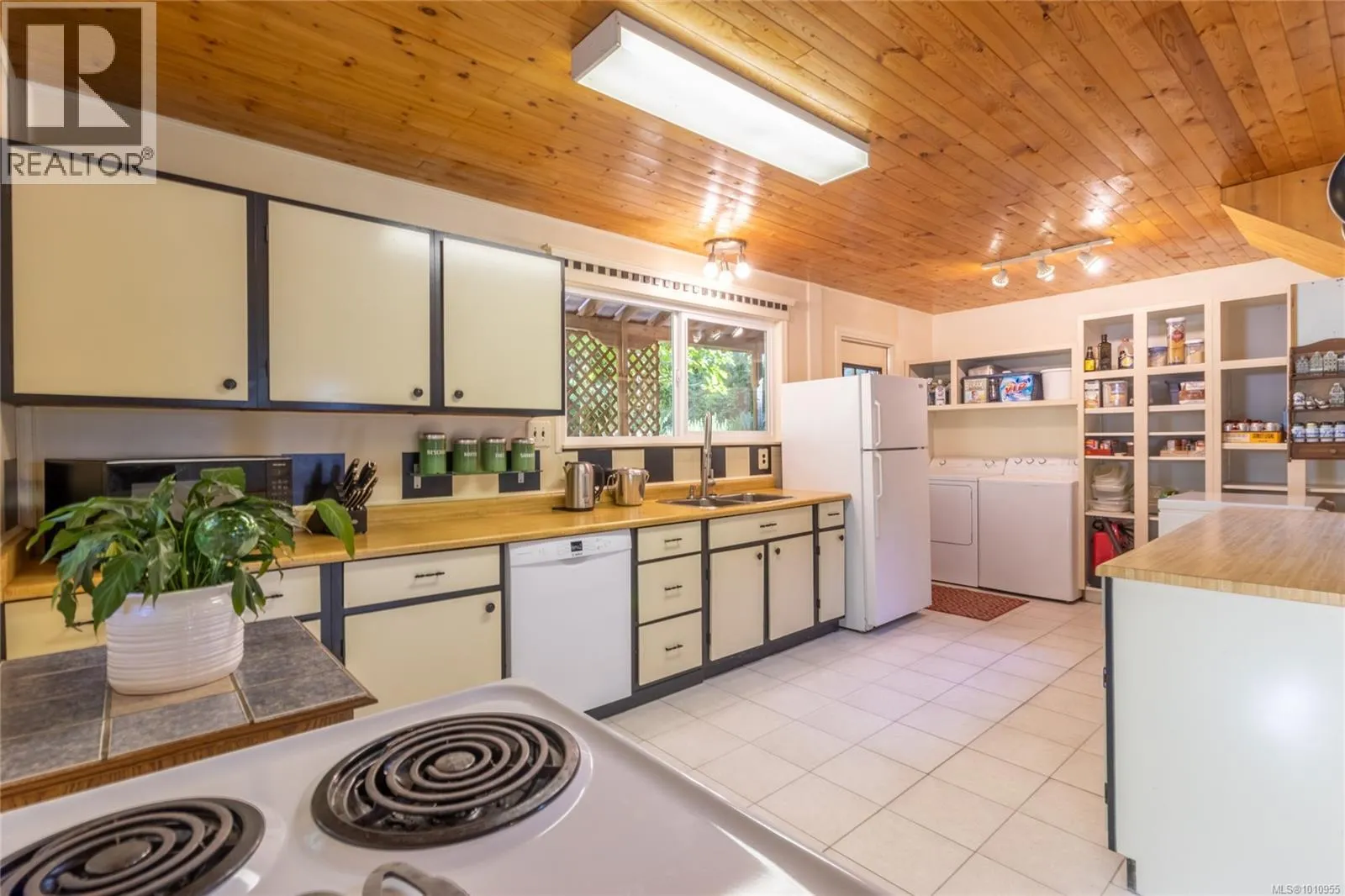 2703 Brigadoon Cres