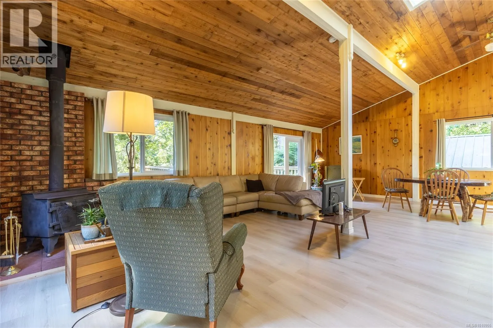 2703 Brigadoon Cres