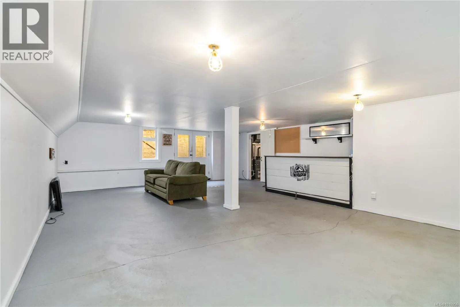 544 Woodend Rd