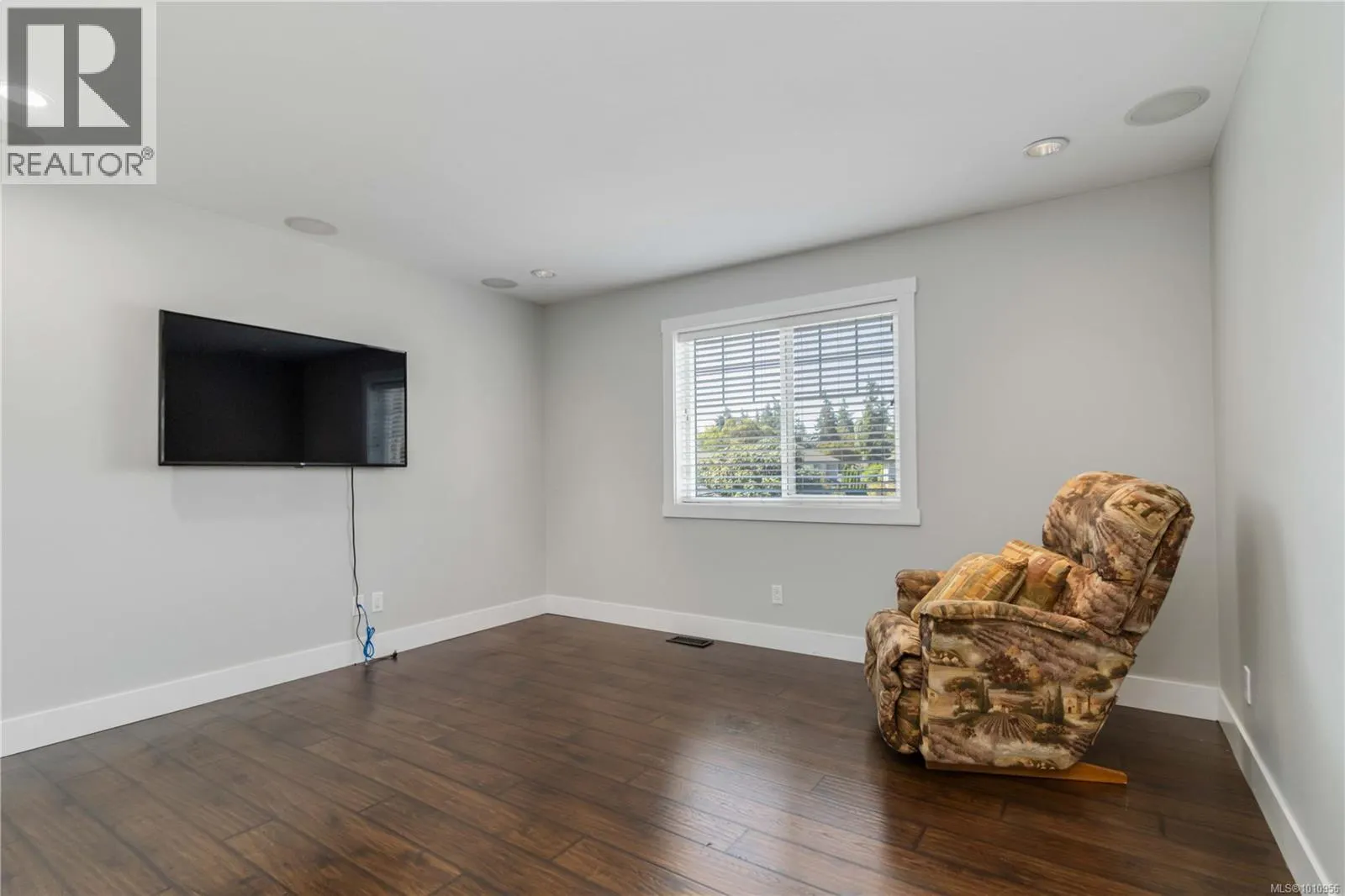 544 Woodend Rd