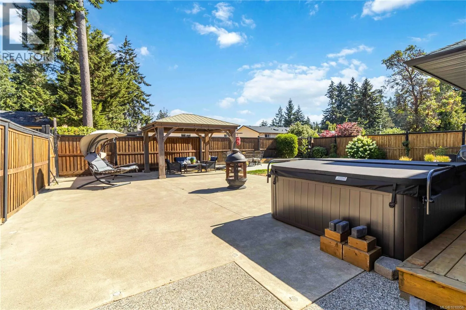 544 Woodend Rd