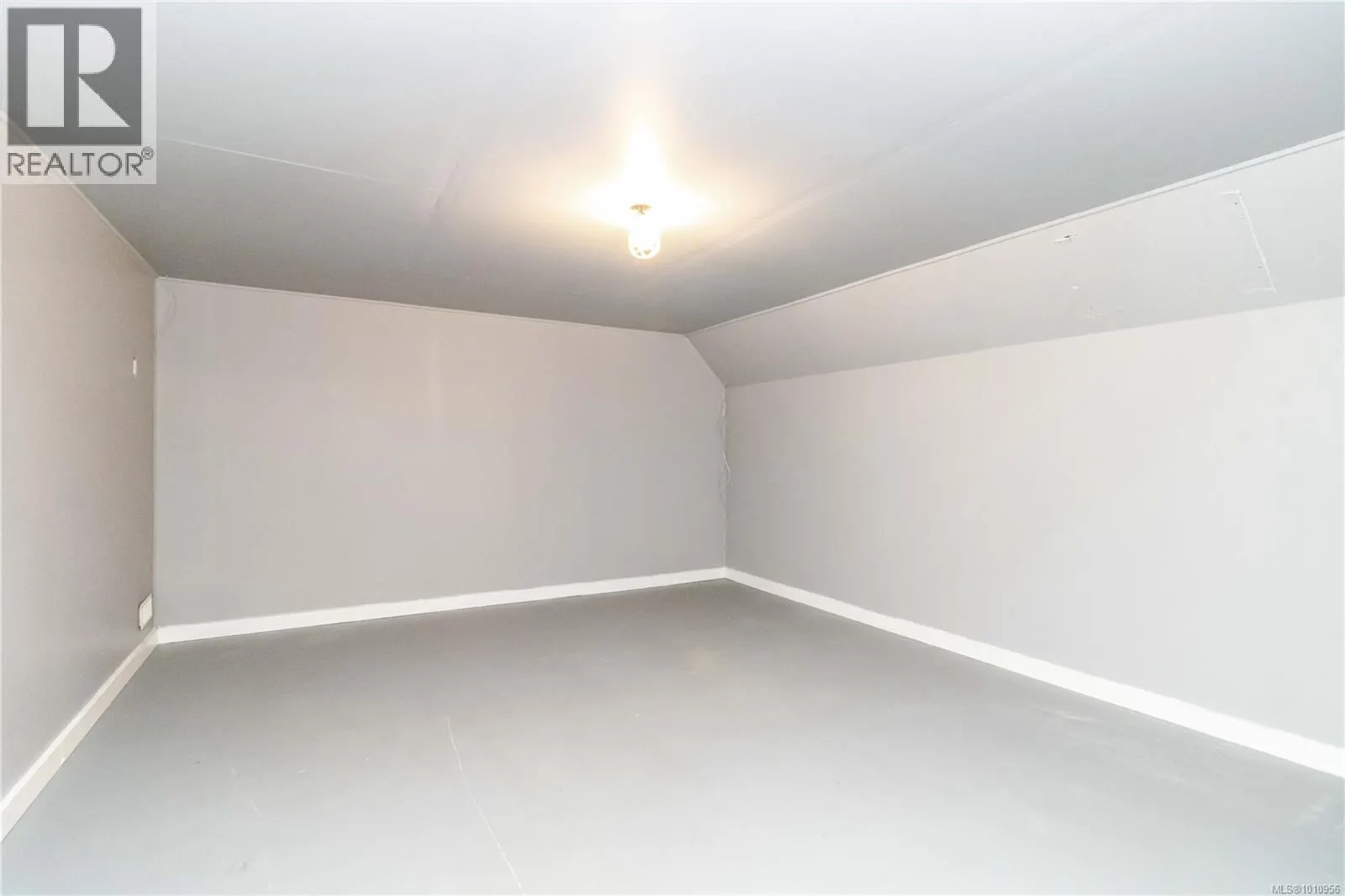 544 Woodend Rd