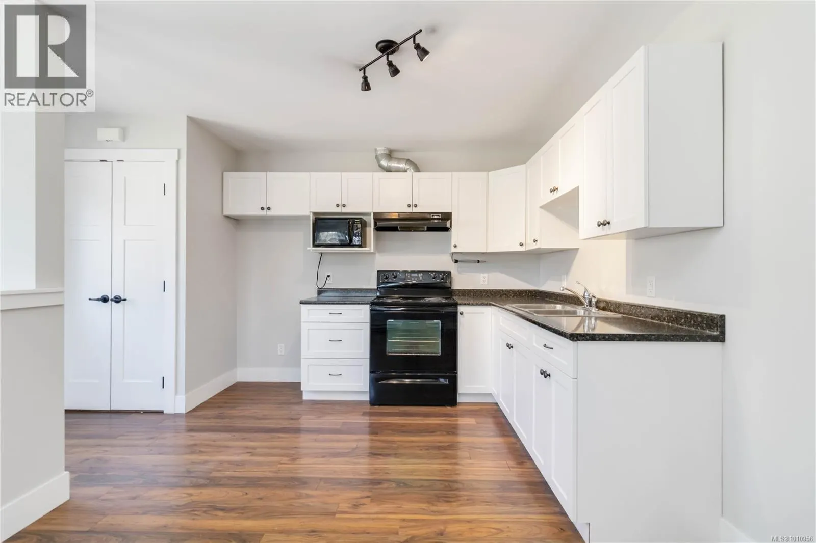 544 Woodend Rd