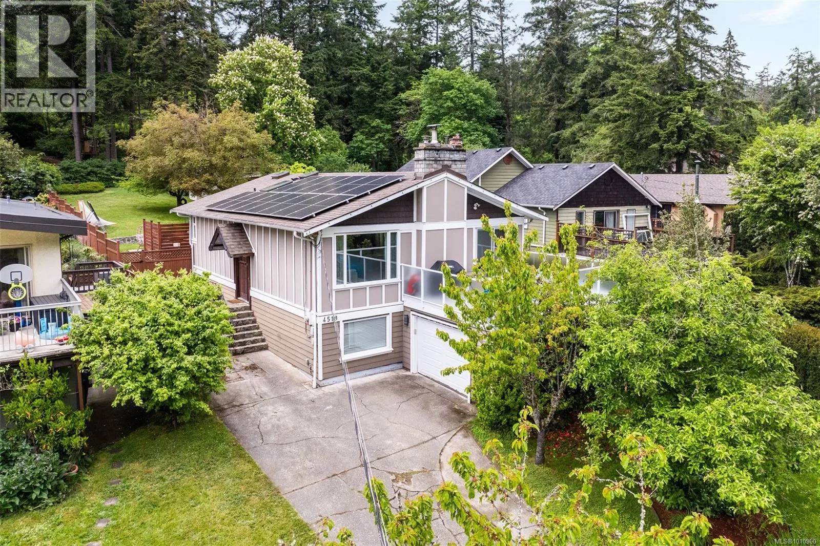 4518 Hughes Rd