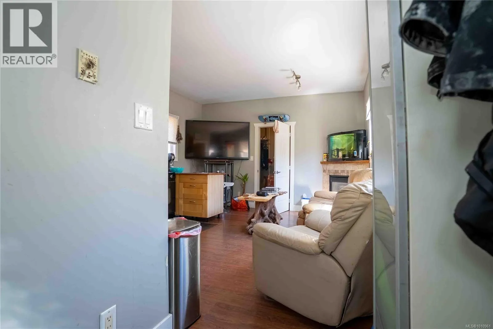 2329 Dowler Pl