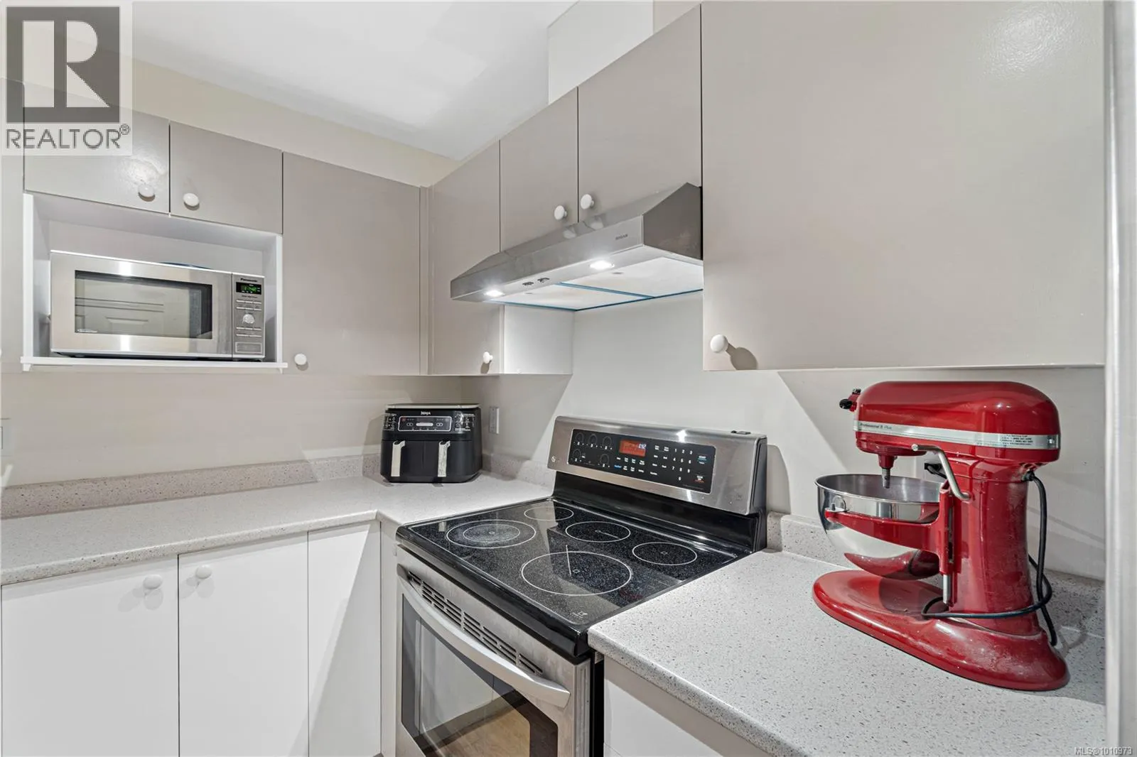 112 1685 Estevan Rd