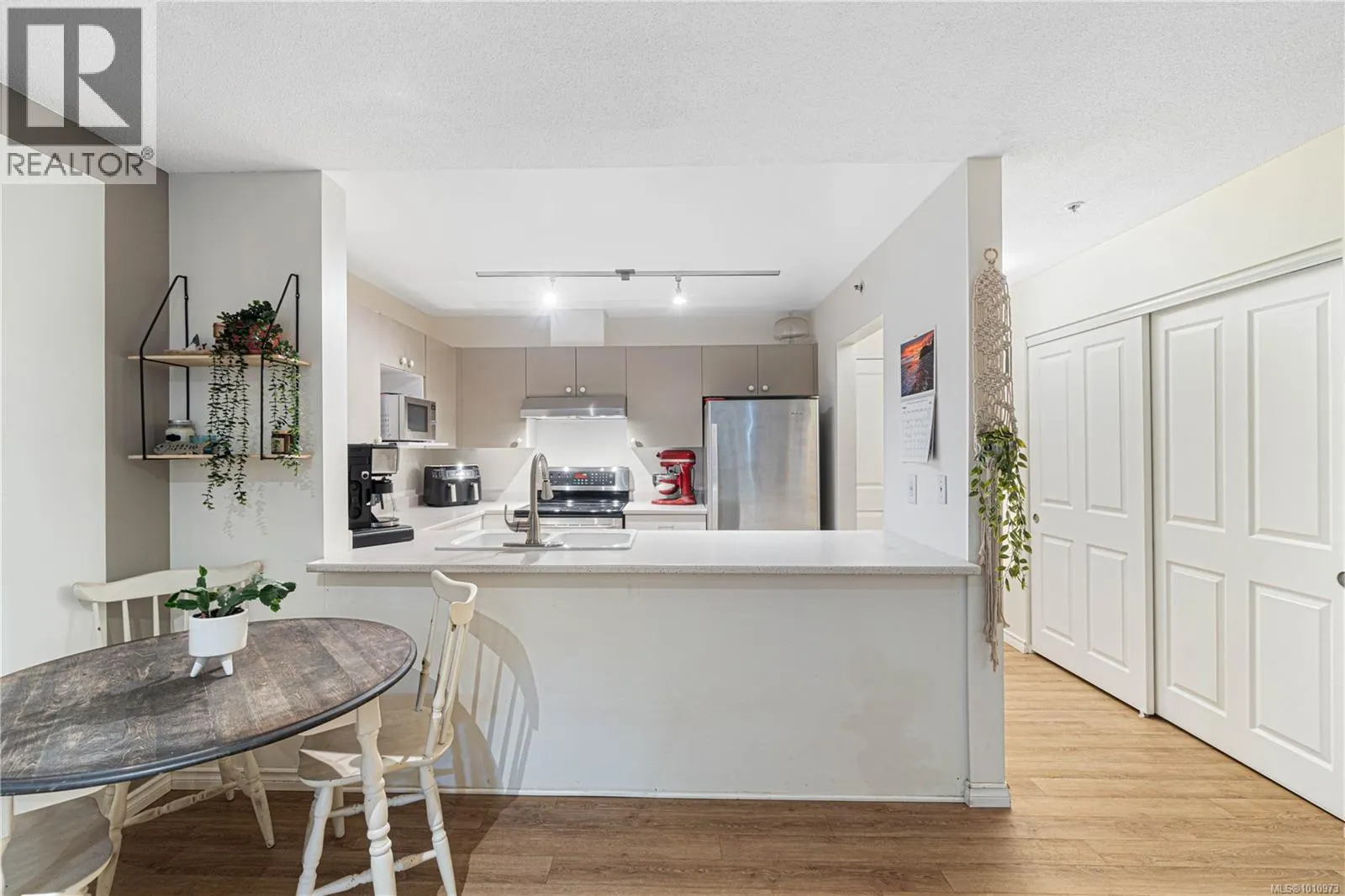 112 1685 Estevan Rd