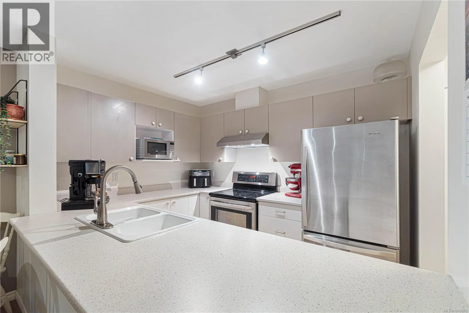 112 1685 Estevan Rd