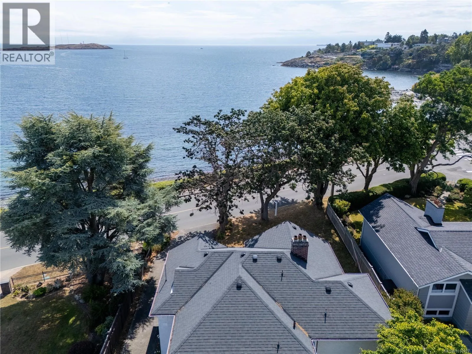 320 Beach Dr