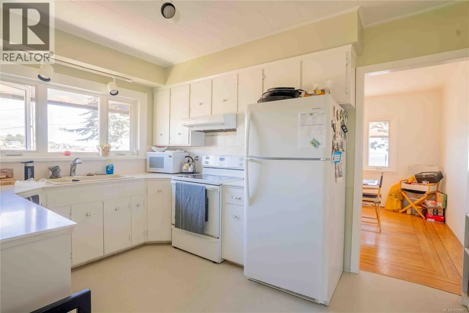 320 Beach Dr