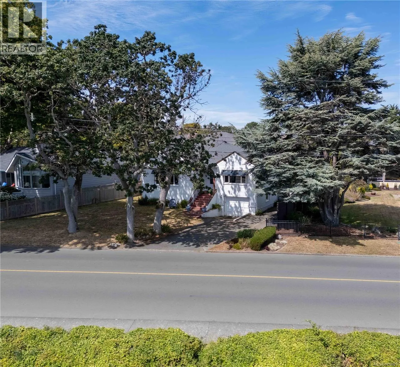 320 Beach Dr