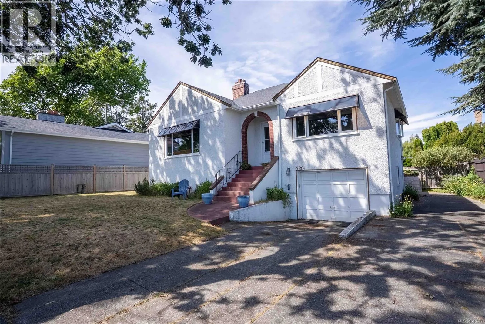 320 Beach Dr