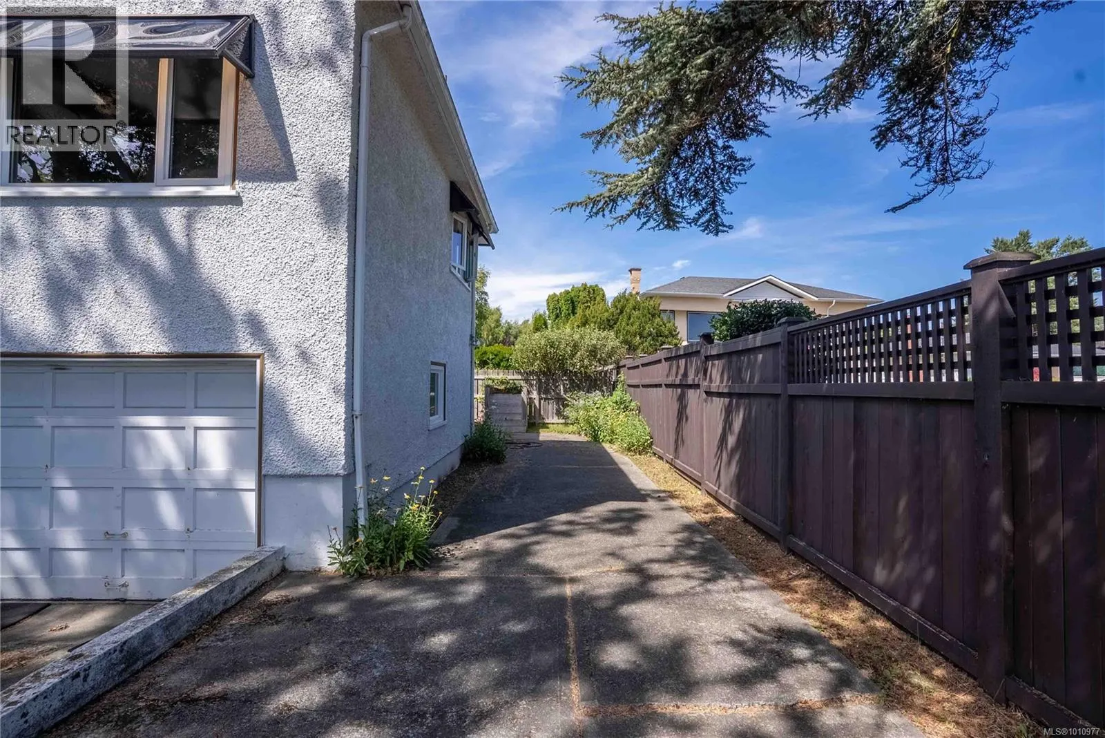 320 Beach Dr
