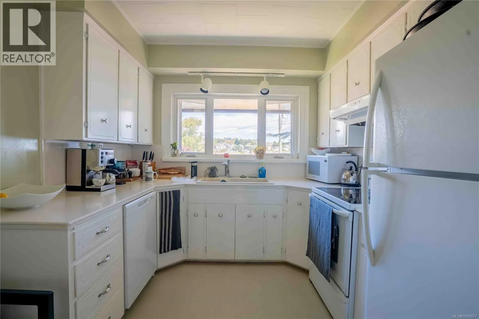 320 Beach Dr