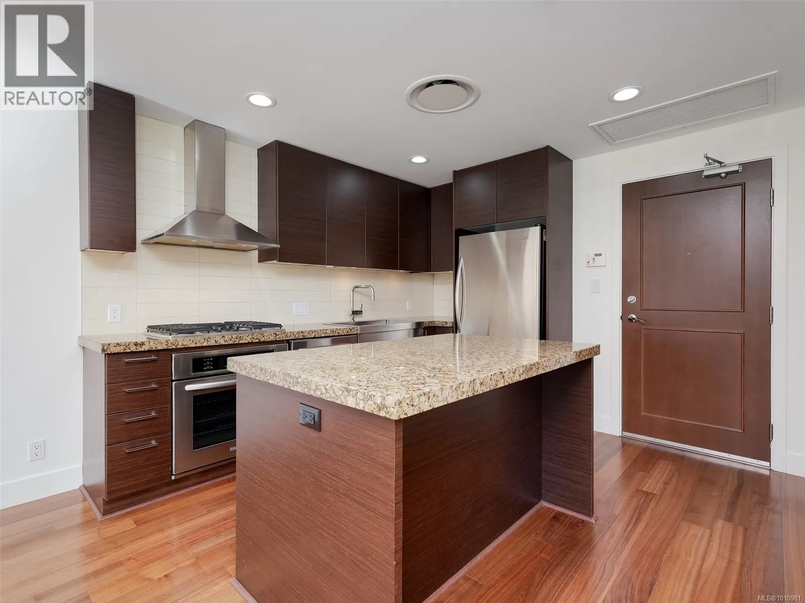 218 1400 Lynburne Pl