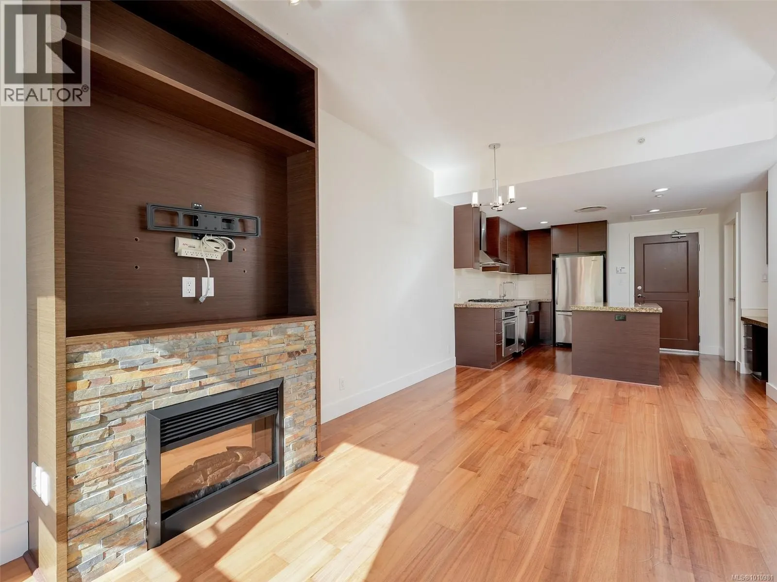 218 1400 Lynburne Pl
