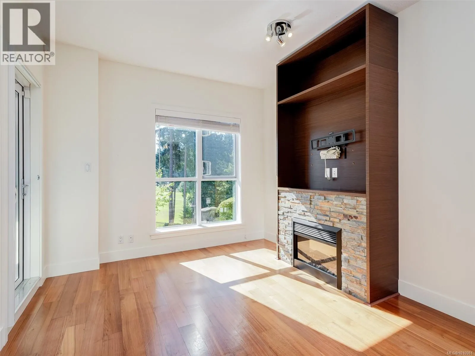 218 1400 Lynburne Pl
