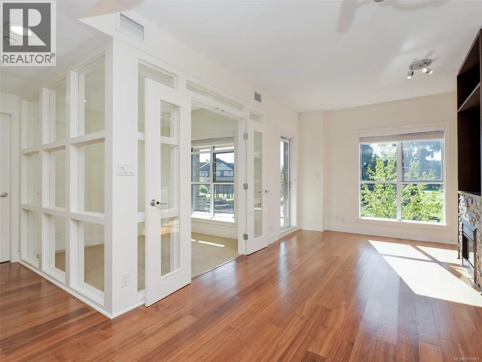 218 1400 Lynburne Pl
