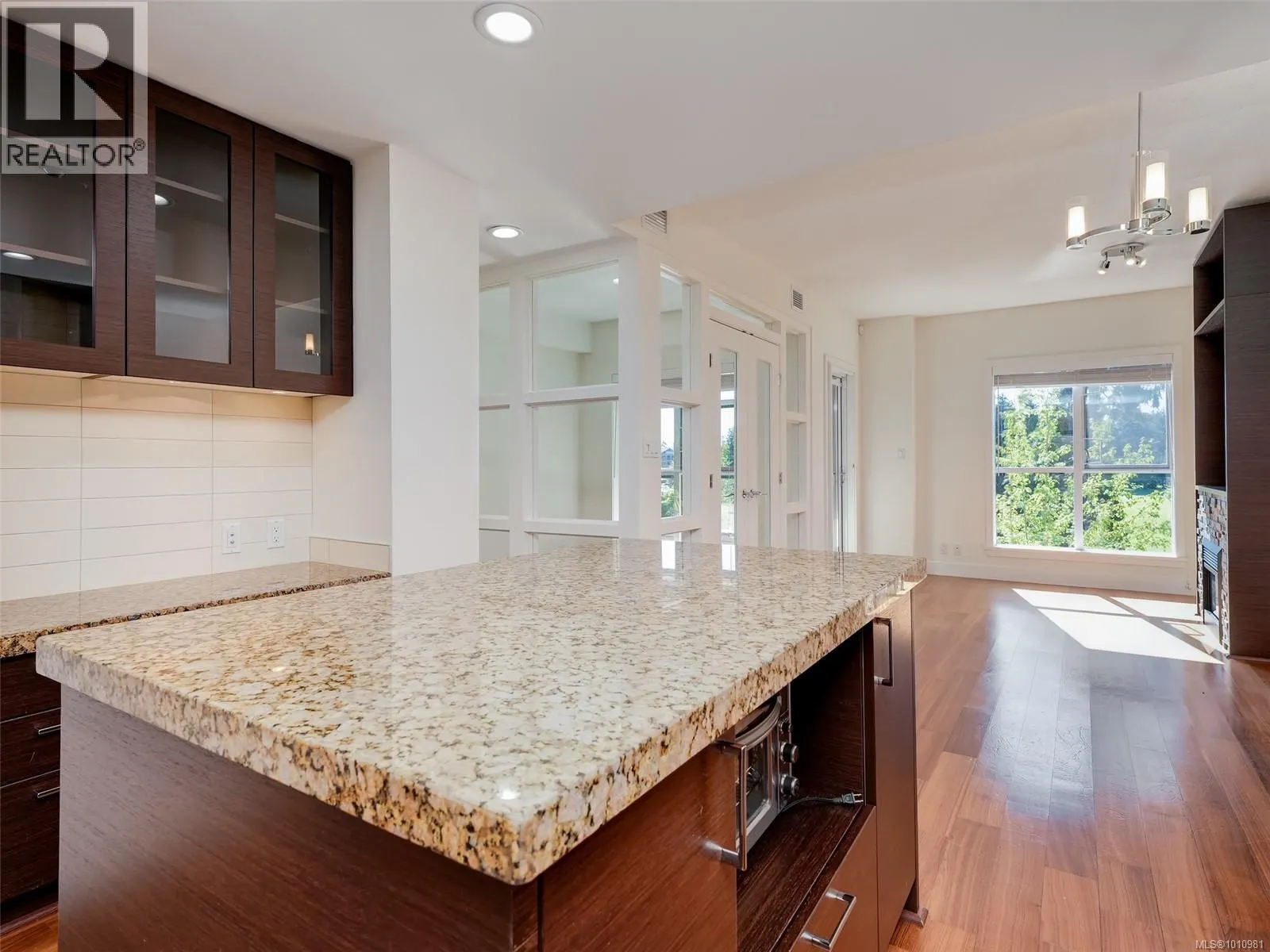 218 1400 Lynburne Pl
