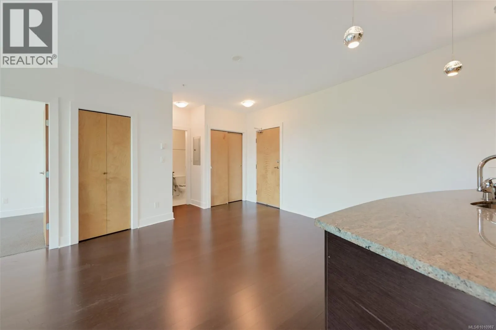 418 2745 Veterans Memorial Pkwy