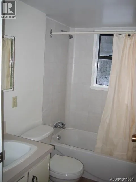 1753/1755 Fulford-Ganges Rd