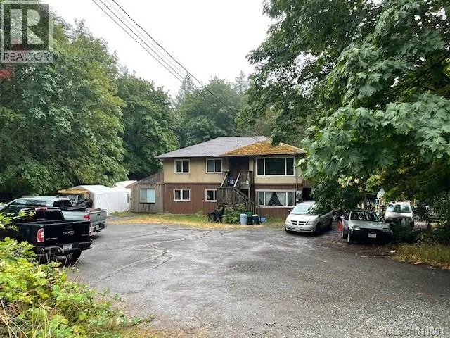 1753/1755 Fulford-Ganges Rd