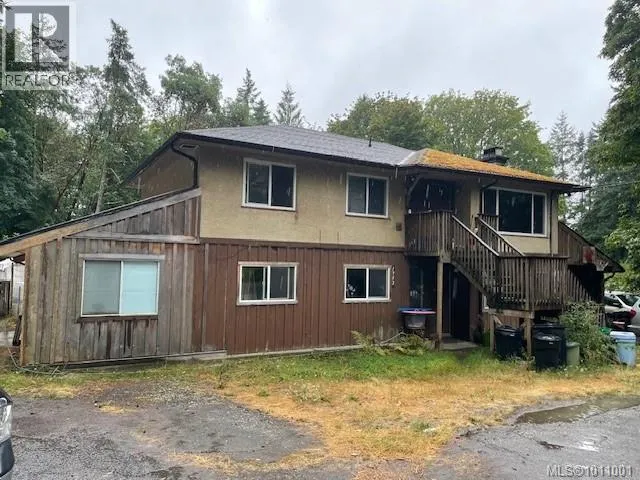 1753/1755 Fulford-Ganges Rd