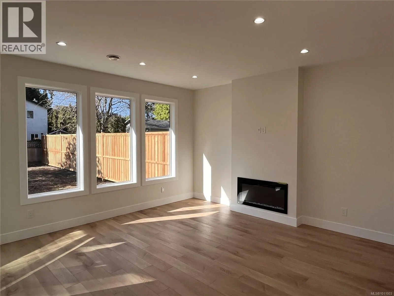 649 Hoffman Ave