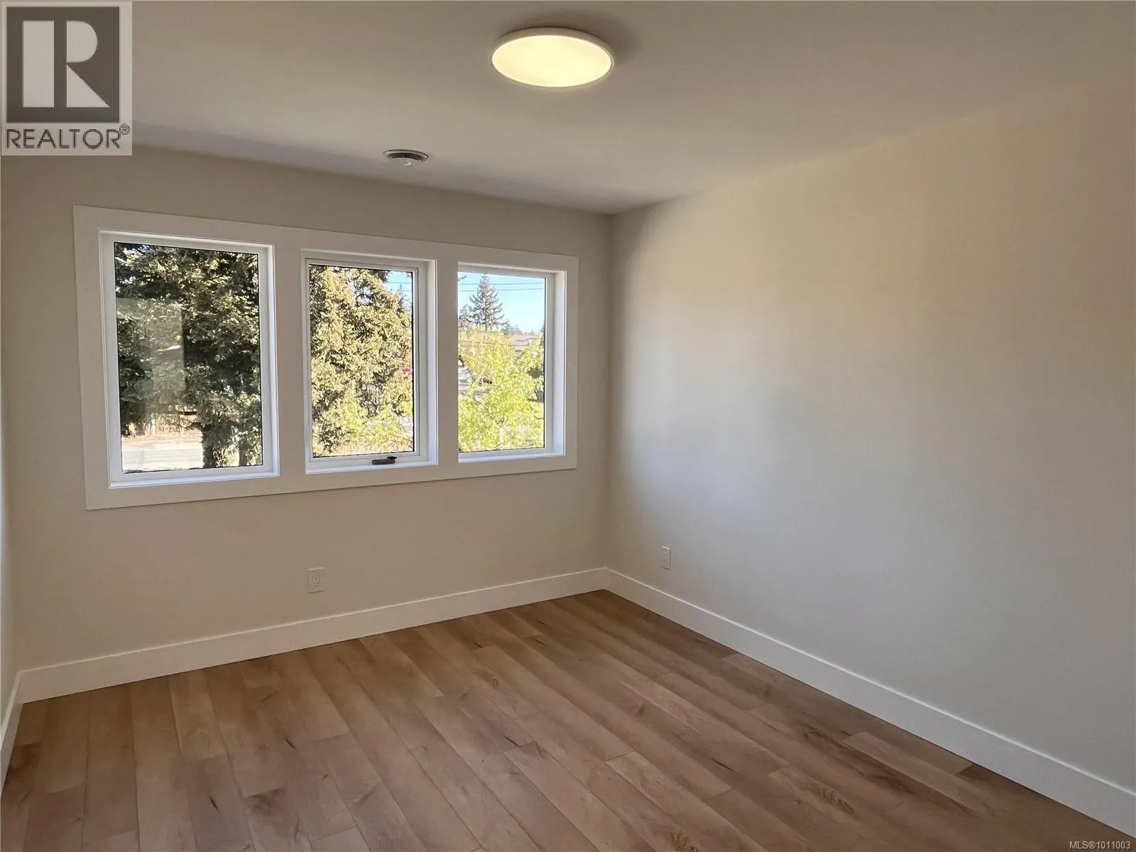 649 Hoffman Ave