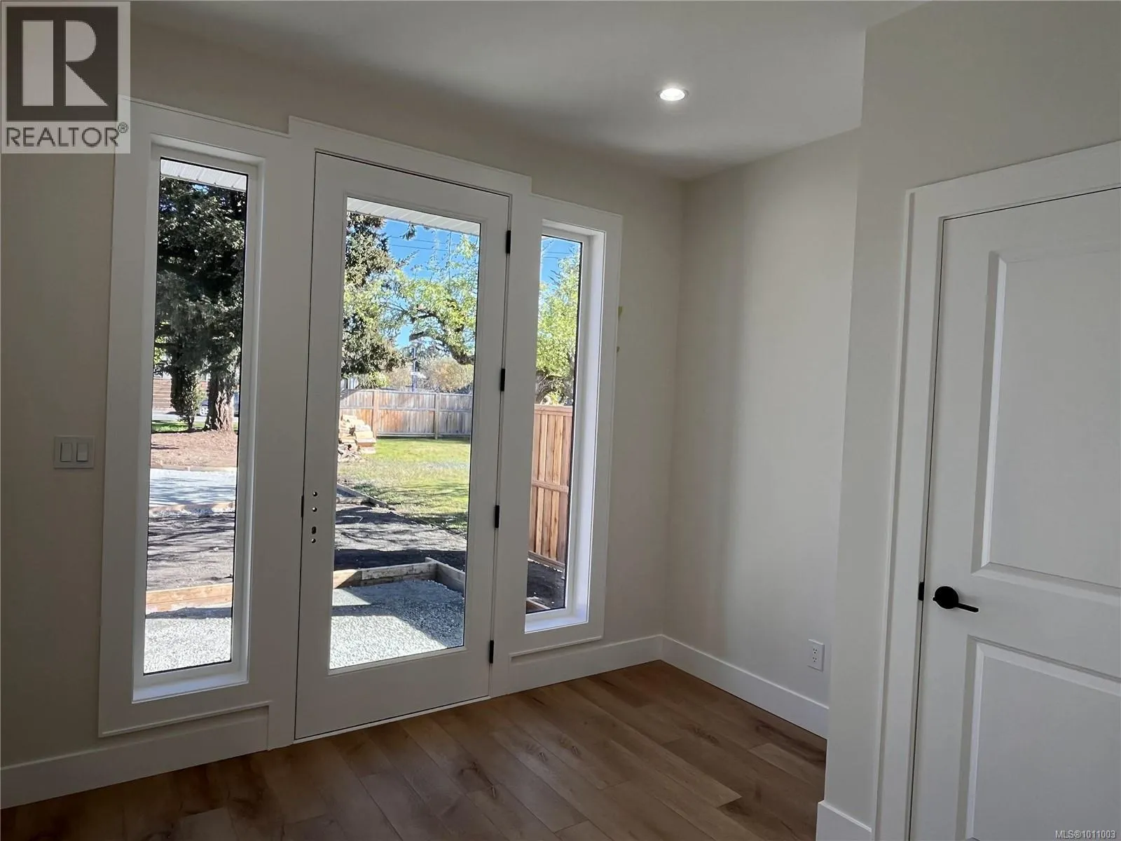 649 Hoffman Ave