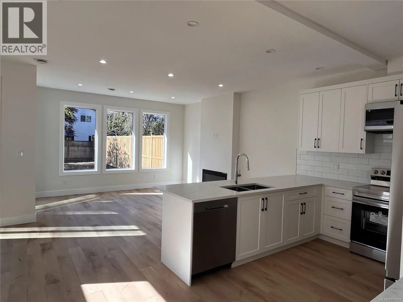 649 Hoffman Ave