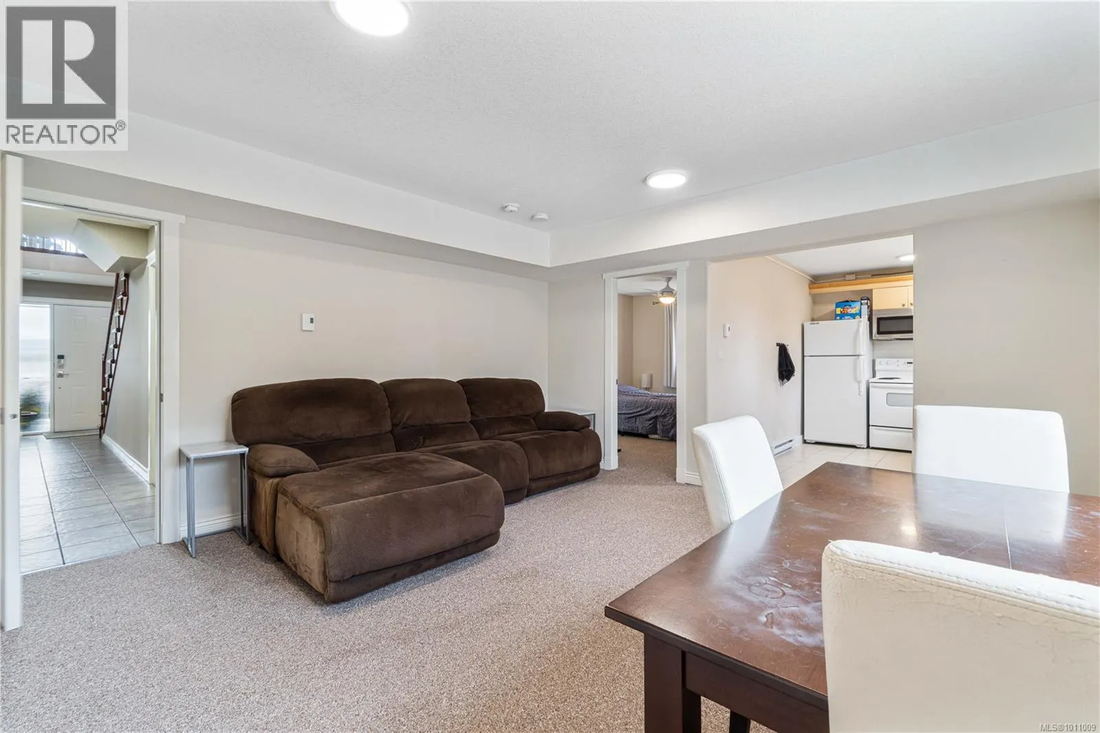 2148 Lark Cres