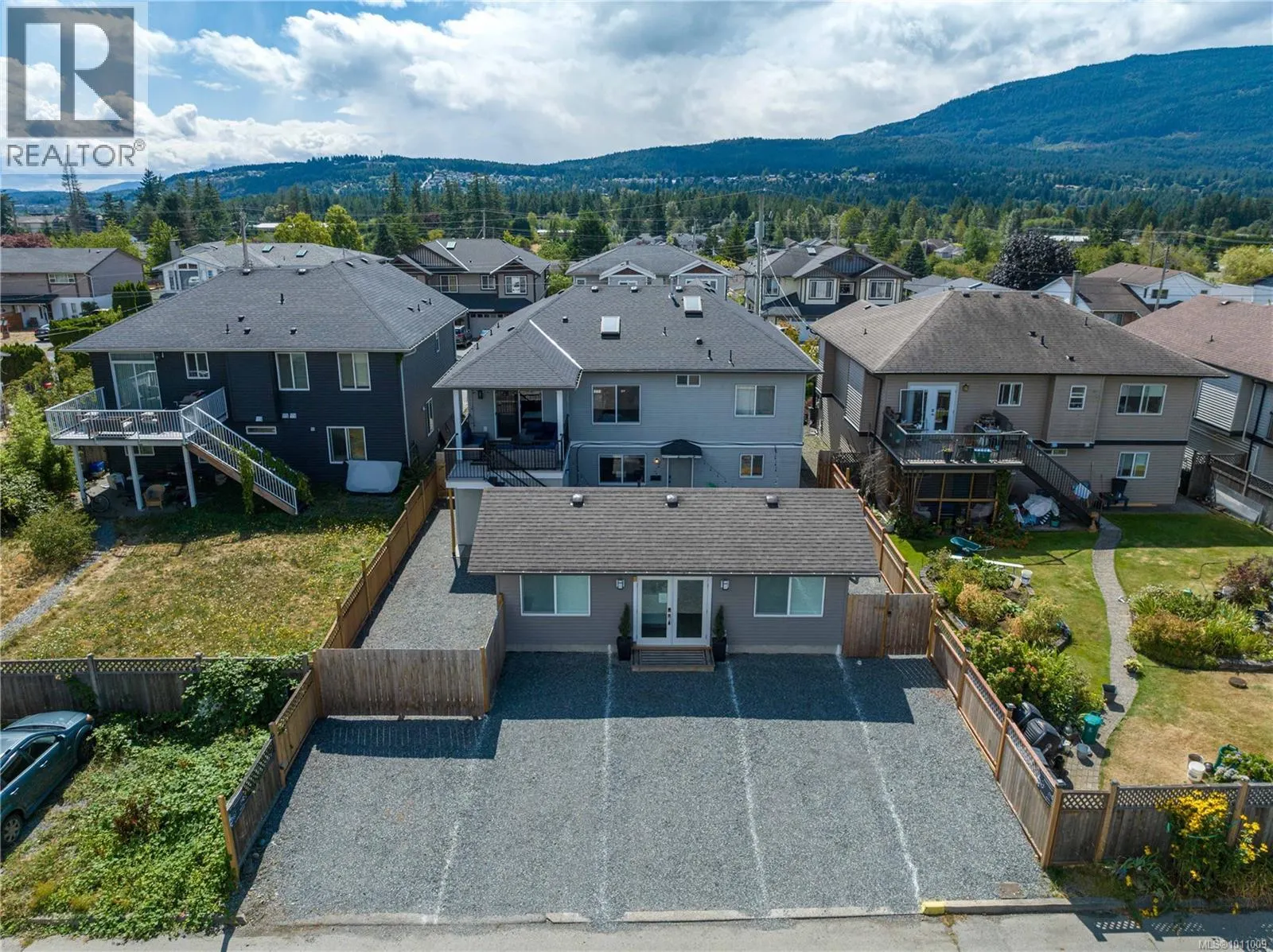 2148 Lark Cres