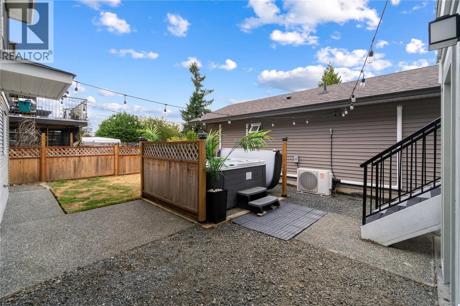 2148 Lark Cres