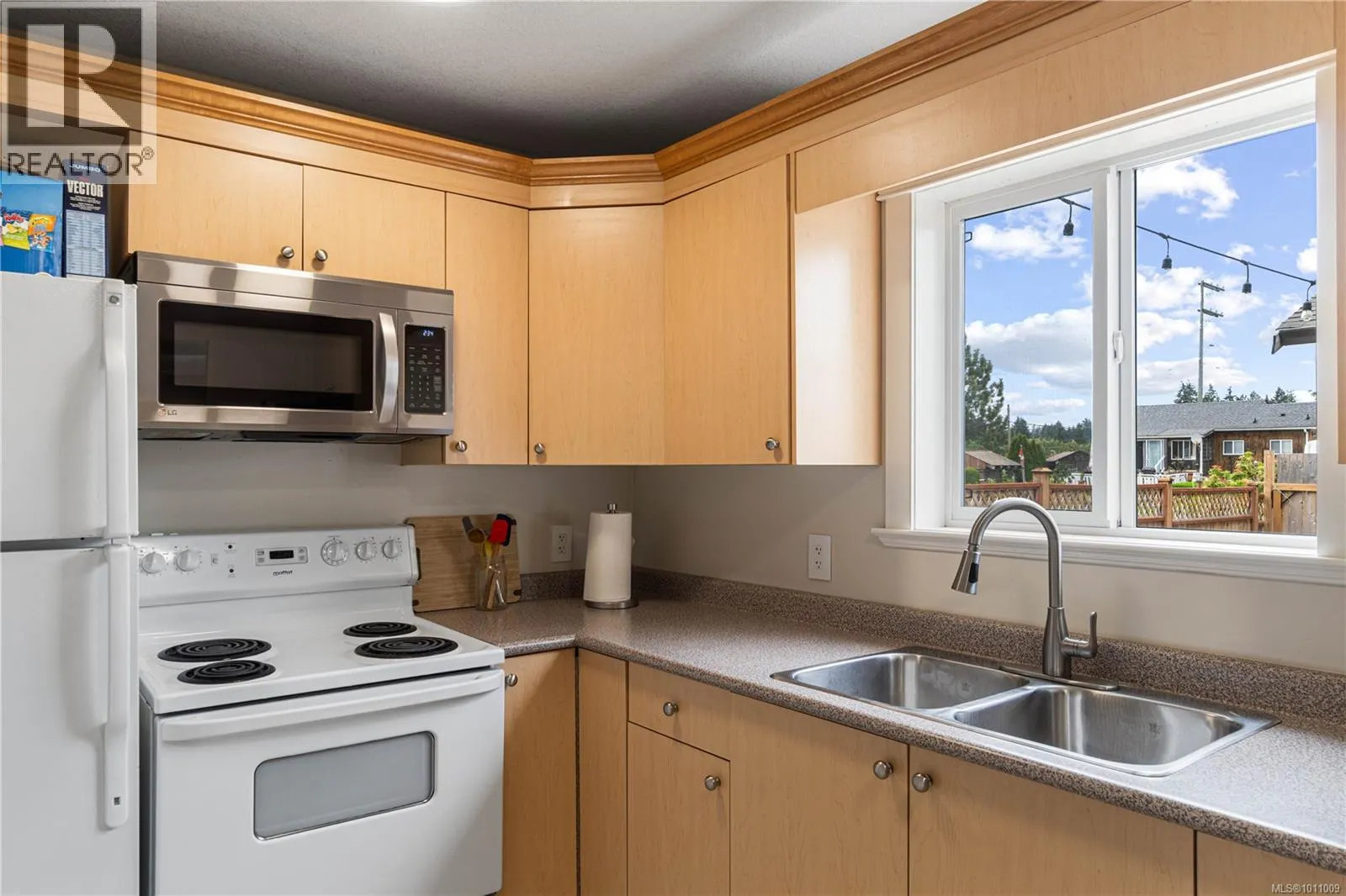 2148 Lark Cres