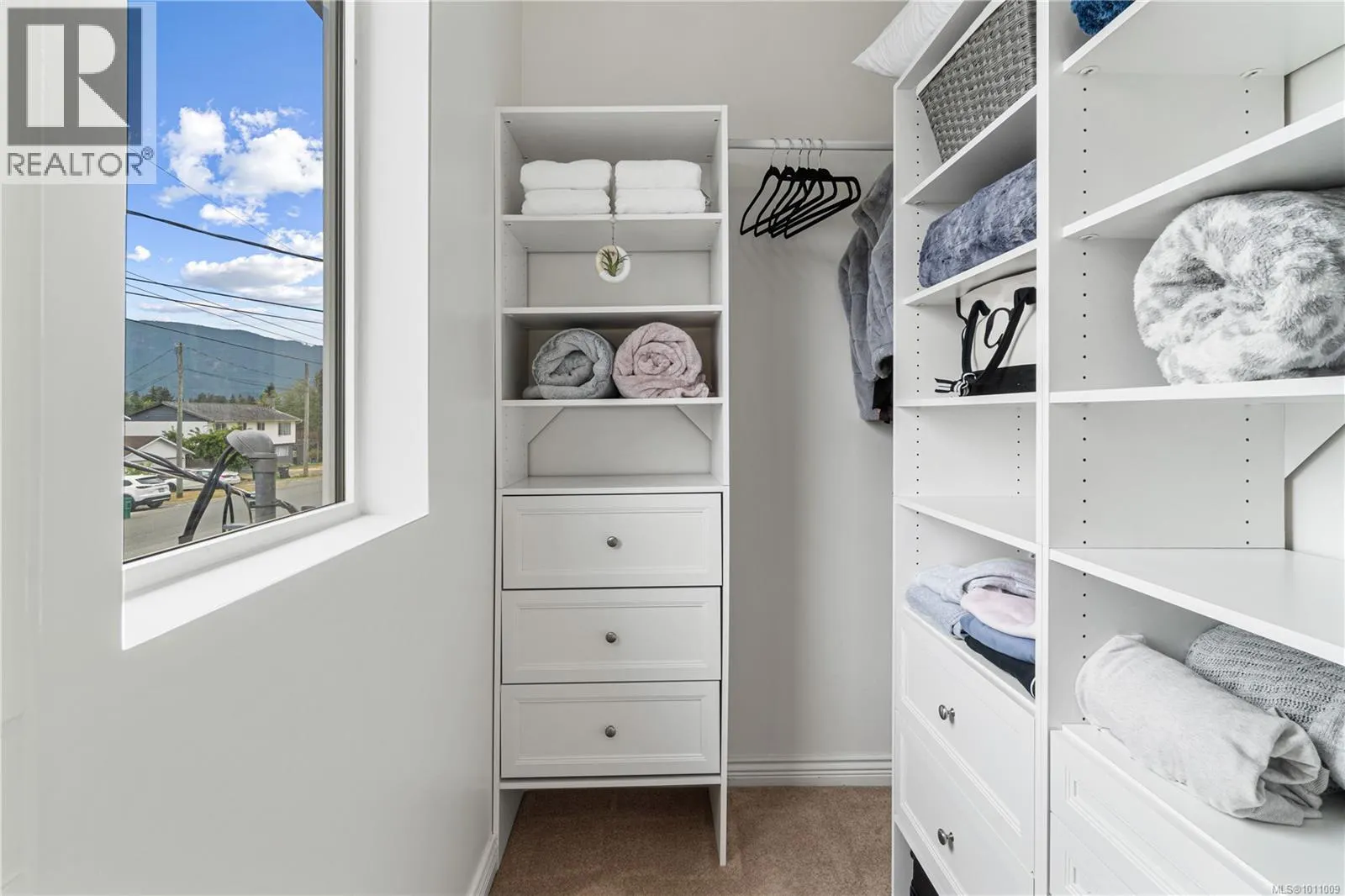 2148 Lark Cres