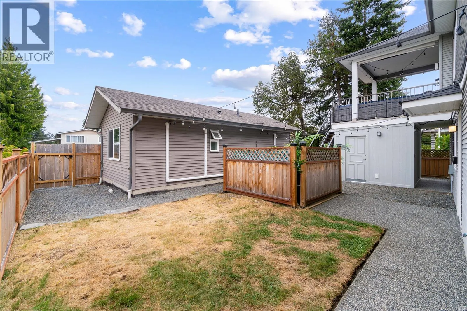 2148 Lark Cres