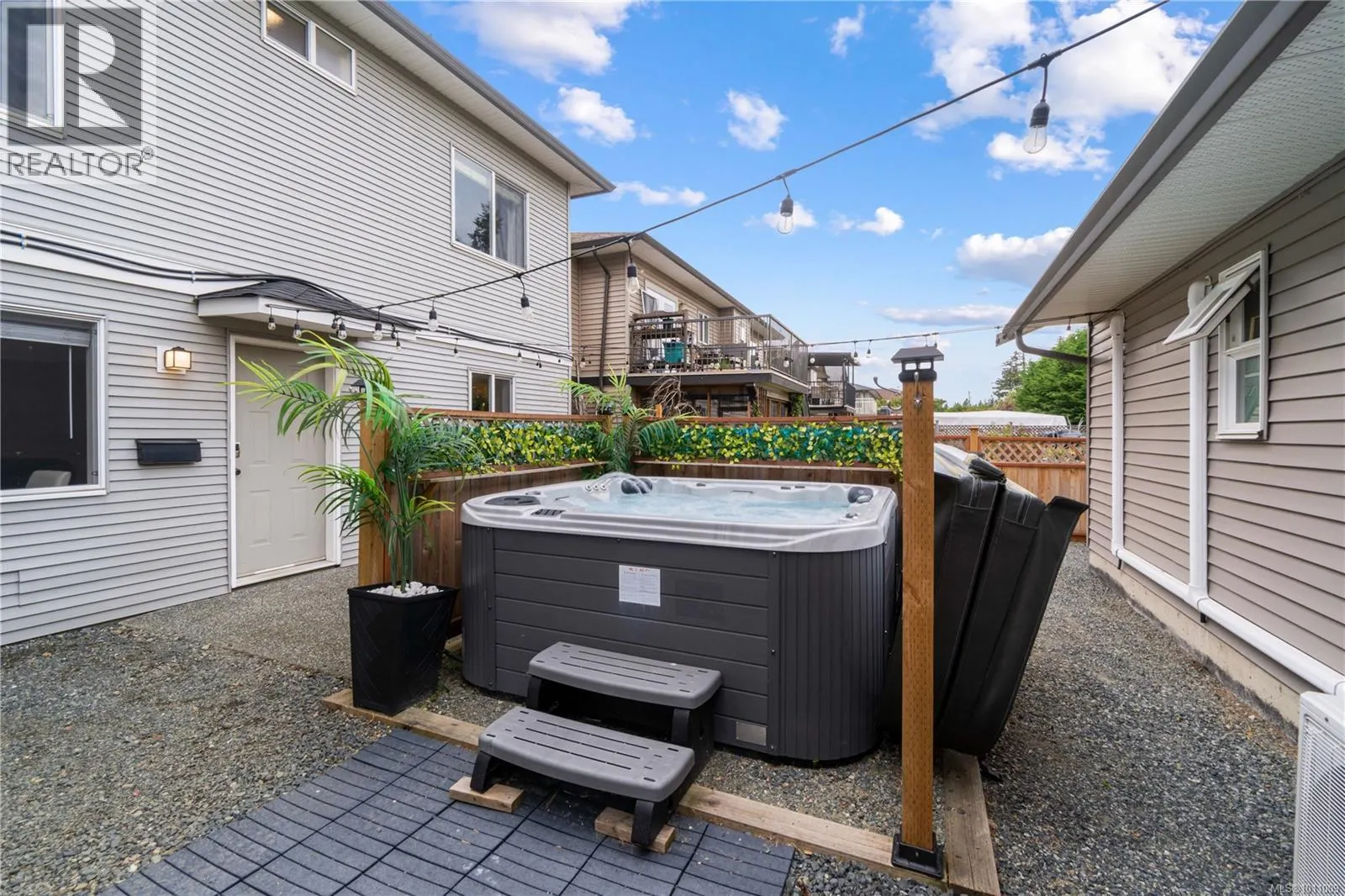 2148 Lark Cres