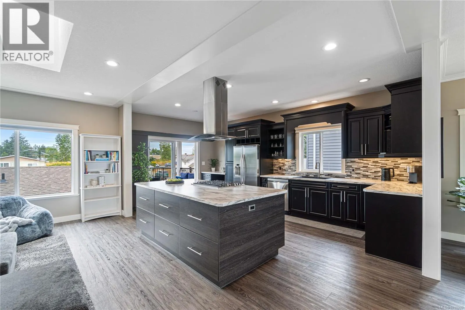 2148 Lark Cres