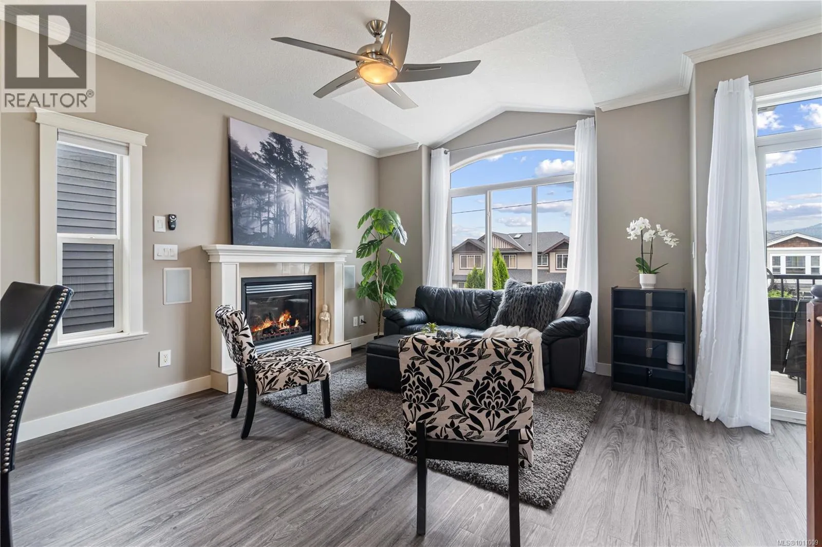 2148 Lark Cres